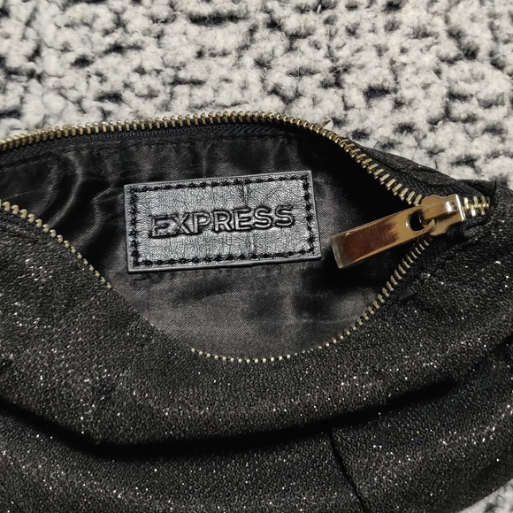 Express wristlet - Picture 2 of 6